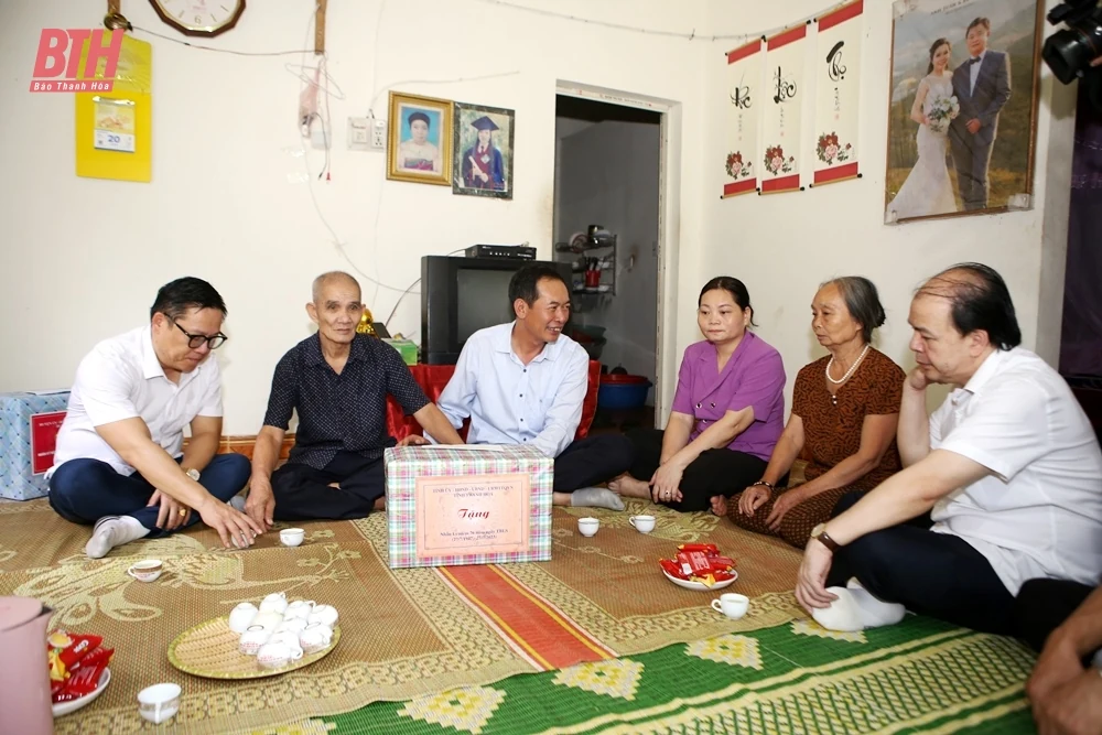 Phó Bí thư Tỉnh ủy Trịnh Tuấn Sinh viếng Nghĩa trang liệt sĩ Quốc tế Đồng Tâm; thăm và tri ân thương binh, bệnh binh, gia đình chính sách huyện Bá Thước