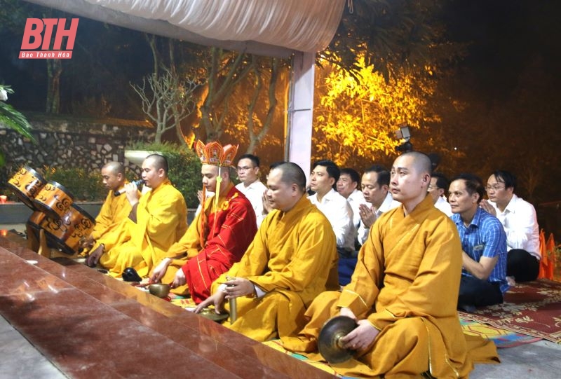 Huyện Thiệu Hóa tổ chức cầu siêu, dâng hương viếng các liệt sĩ tại hang Co Phường