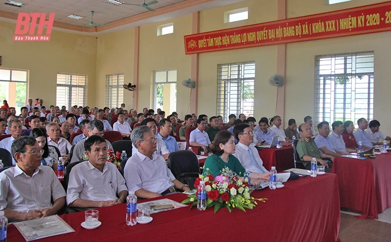 Xã Đồng Lộc (Hậu Lộc) đón bằng công nhận đạt chuẩn nông thôn mới