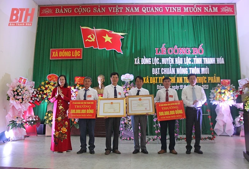 Xã Đồng Lộc (Hậu Lộc) đón bằng công nhận đạt chuẩn nông thôn mới
