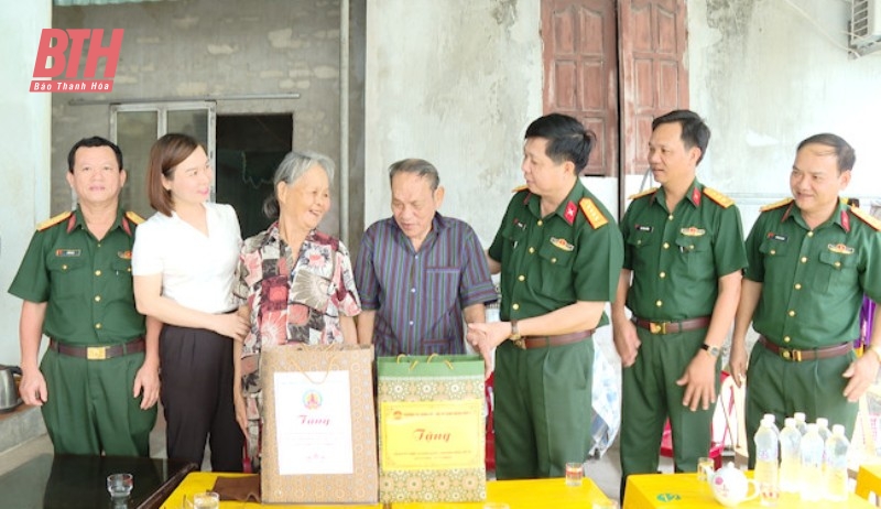 Bộ CHQS tỉnh thăm, tặng quà đối tượng chính sách trên địa bàn huyện Quảng Xương