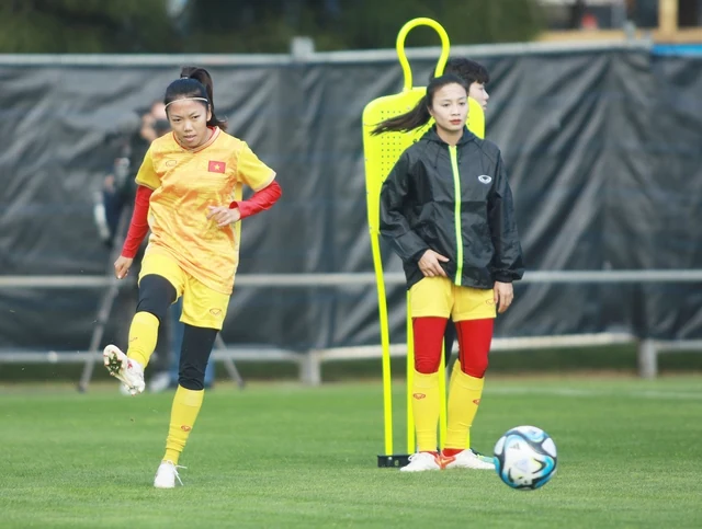Huỳnh Như xuất hiện trên poster cực “chất” của FIFA; Cầu thủ Mỹ cảnh giác với tuyển nữ Việt Nam