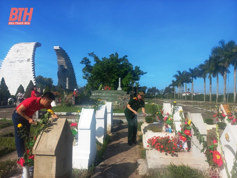 Viettel Thanh Hóa dâng hương tưởng niệm các anh hùng liệt sĩ tại Nghĩa trang liệt sĩ Hàm Rồng