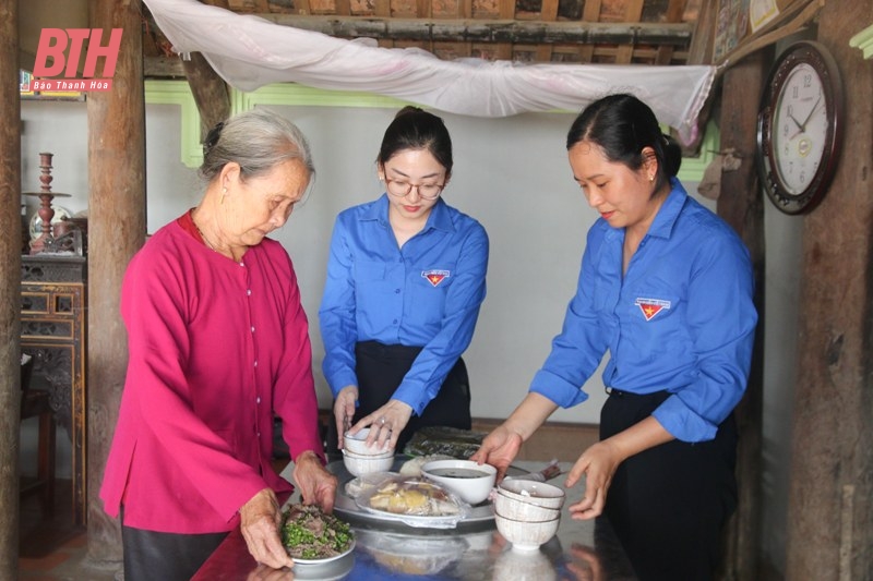 “Bữa cơm tri ân - ấm áp nghĩa tình” bên Mẹ Việt Nam Anh hùng