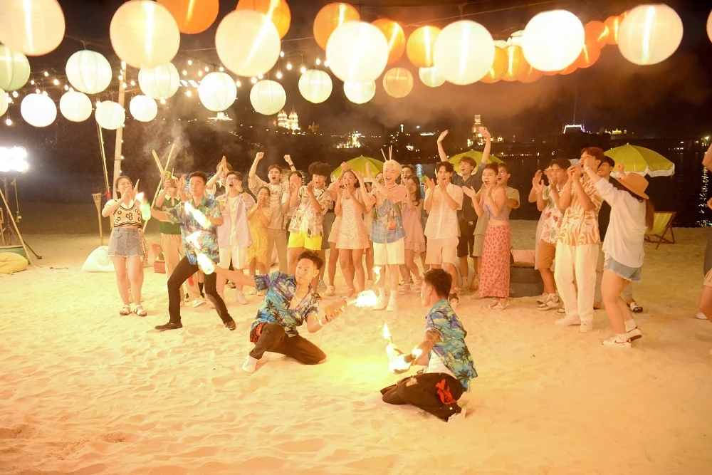 Những ca khúc mùa hè “sang - xịn - mịn” nghe là muốn rong chơi
