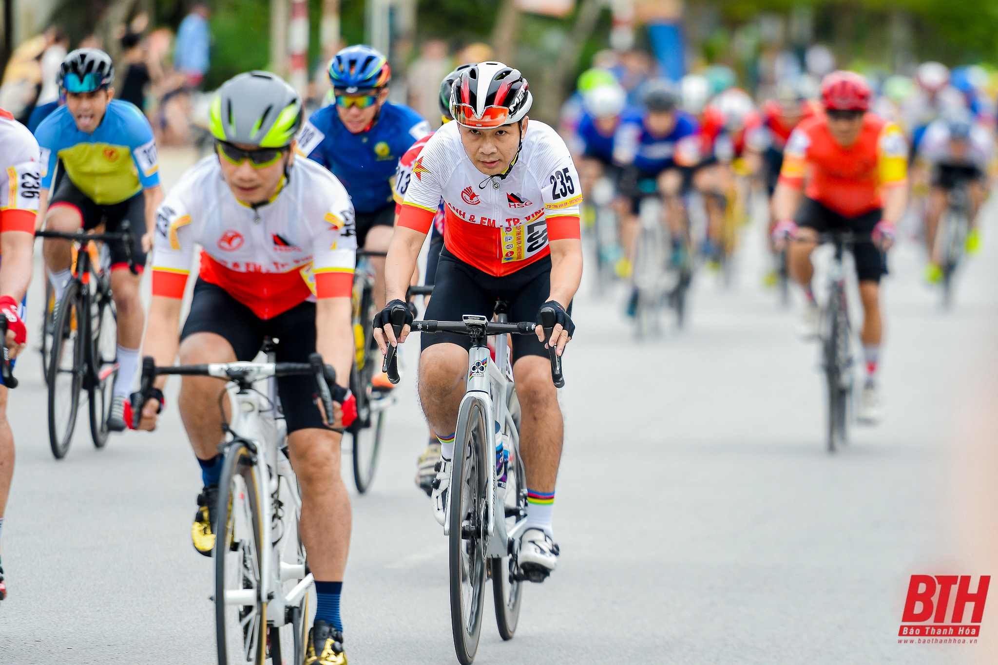 Các tay đua xứ Thanh thi đấu ấn tượng tại giải đua xe đạp TP Sầm Sơn mở rộng lần thứ V năm 2023