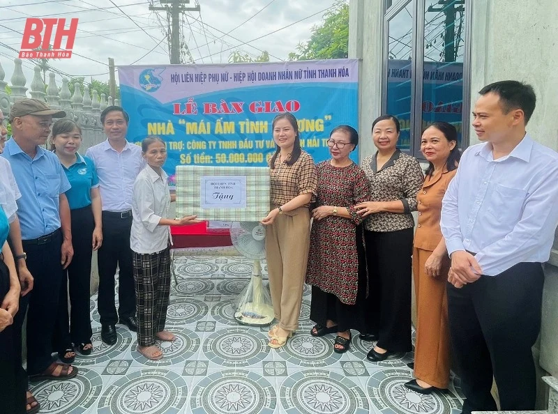 Bàn giao nhà mái ấm tình thương cho hội viên phụ nữ đặc biệt khó khăn ở thôn Bái Xuân, xã Vĩnh Phúc (Vĩnh Lộc)