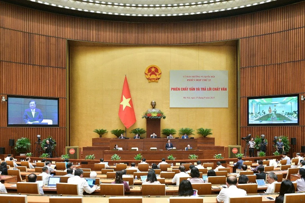 Phiên họp thứ 25 của Ủy ban Thường vụ Quốc hội: Chất vấn và trả lời chất vấn nhóm vấn đề thuộc lĩnh vực Bộ Tư pháp, Bộ Nông nghiệp và Phát triển nông thôn