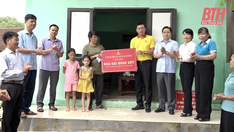 Bàn giao nhà “Đại đoàn kết” cho hộ nghèo huyện Vĩnh Lộc