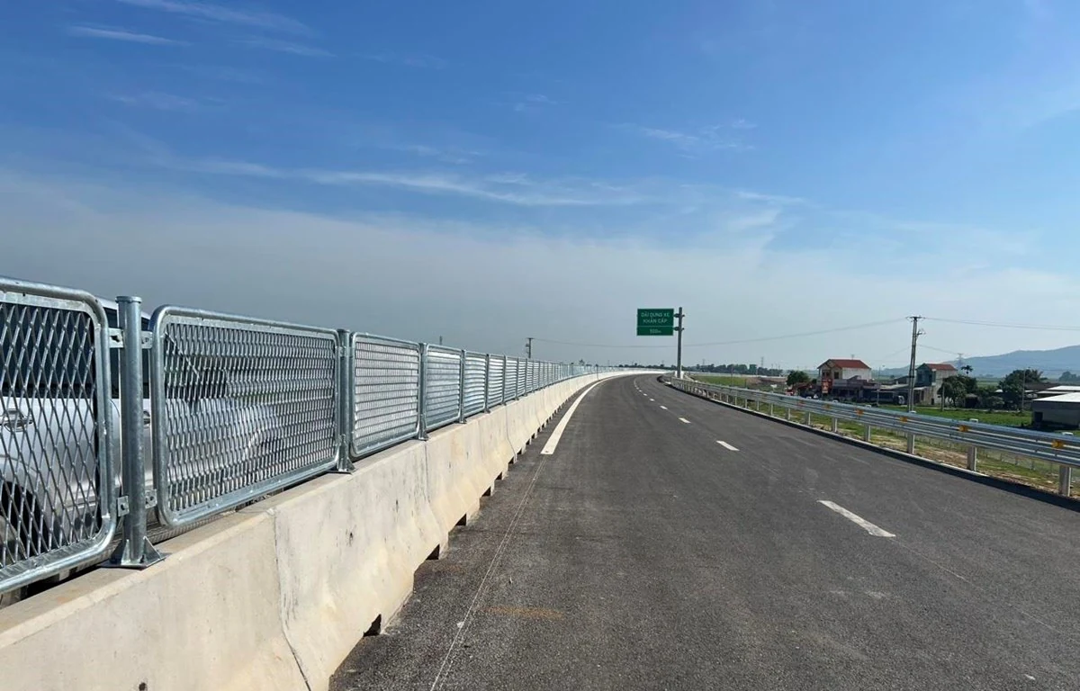 Nhà thầu làm ngày, đêm để thông xe Cao tốc QL45-Nghi Sơn vào 2/9