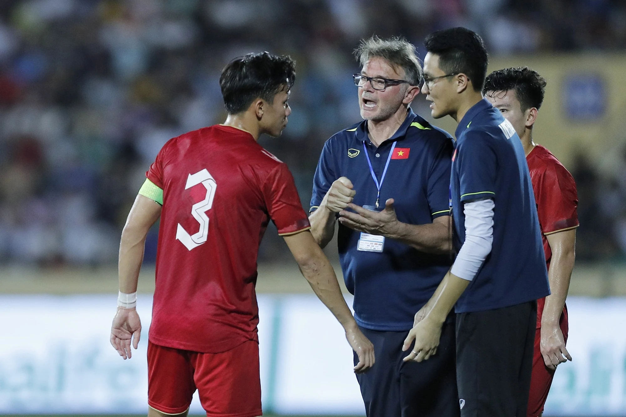 Bình Dương chiêu mộ cựu đội trưởng Đông Á Thanh Hóa; Man Utd nhận tin dữ từ Raphael Varane