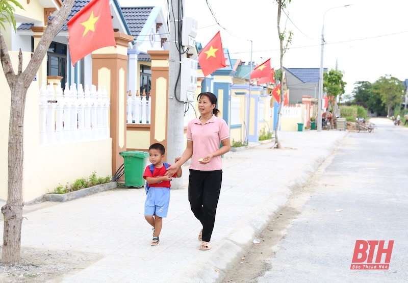 Niềm vui năm học mới của con em khu tái định cư xã Thiệu Vũ