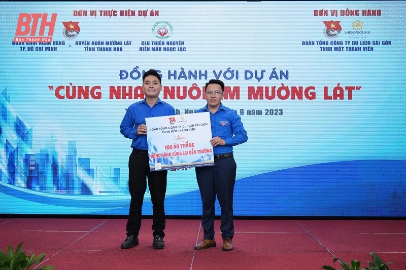 Thêm 150 em học sinh bán trú Mường Lát được nhận nuôi