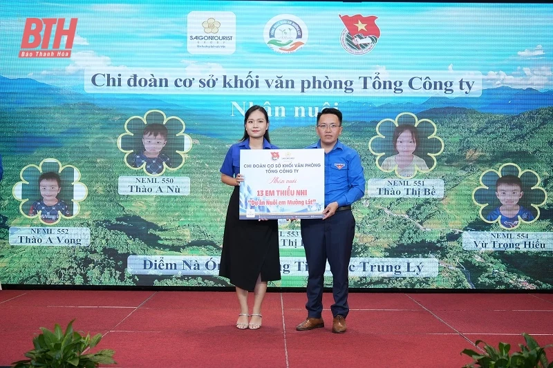 Thêm 150 em học sinh bán trú Mường Lát được nhận nuôi
