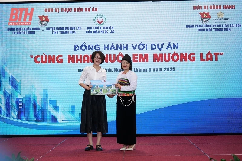 Thêm 150 em học sinh bán trú Mường Lát được nhận nuôi
