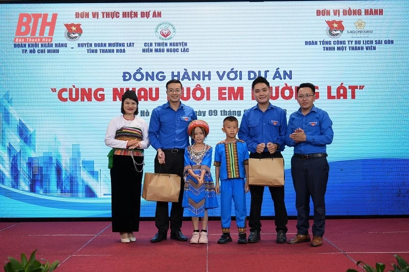 Thêm 150 em học sinh bán trú Mường Lát được nhận nuôi