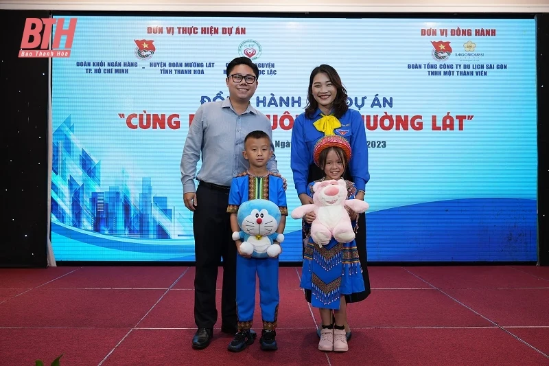 Thêm 150 em học sinh bán trú Mường Lát được nhận nuôi