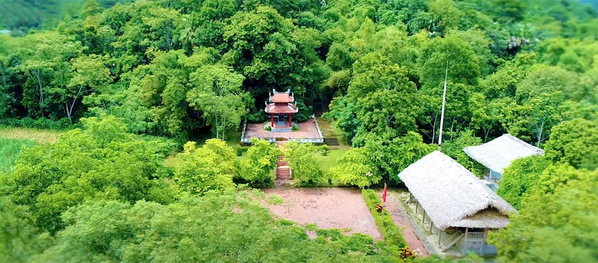Bài 1: Linh thiêng dòng lịch sử