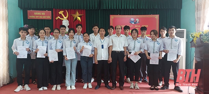 Đảng bộ huyện Nga Sơn quan tâm phát triển đảng viên trong trường học
