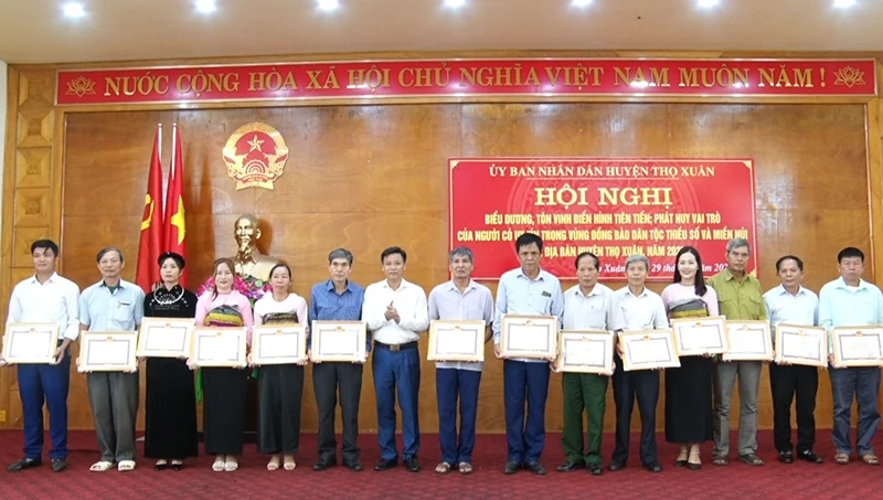 Thọ Xuân biểu dương người có uy tín trong đồng bào các dân tộc thiểu số