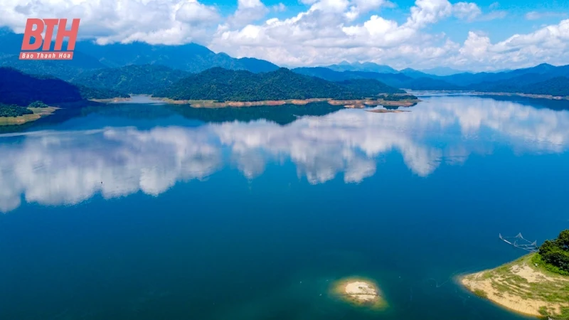 Nuôi cá ở lòng hồ thủy lợi lớn nhất xứ Thanh