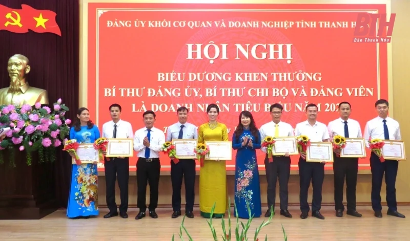 Biểu dương, khen thưởng 28 bí thư đảng ủy, chi bộ, đảng viên là doanh nhân tiêu biểu năm 2023
