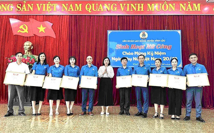 Vĩnh Lộc: Sinh hoạt nữ công chào mừng kỷ niệm Ngày Phụ nữ Việt Nam 20/10