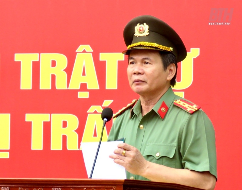 Bàn giao 217 xe ô tô tải cho công an xã, thị trấn