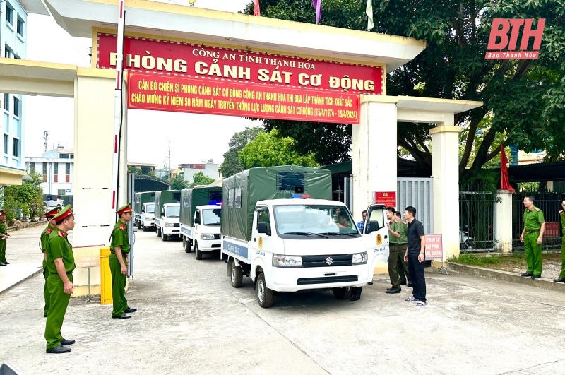 Bàn giao 217 xe ô tô tải cho công an xã, thị trấn