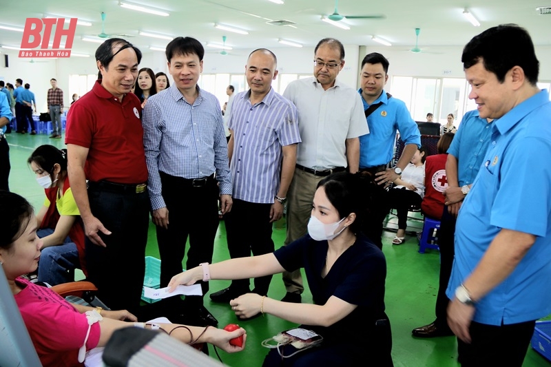Hơn 400 công nhân lao động của Công ty TNHH Sakurai Việt Nam tham gia hiến máu tình nguyện