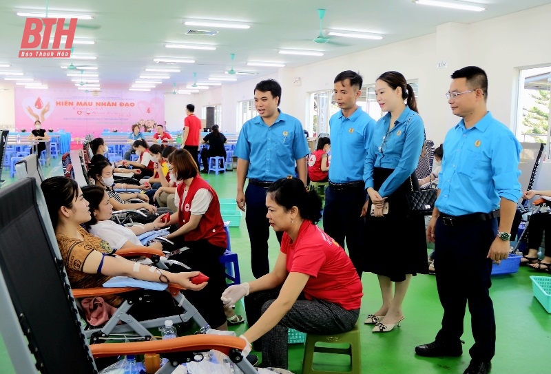 Hơn 400 công nhân lao động của Công ty TNHH Sakurai Việt Nam tham gia hiến máu tình nguyện