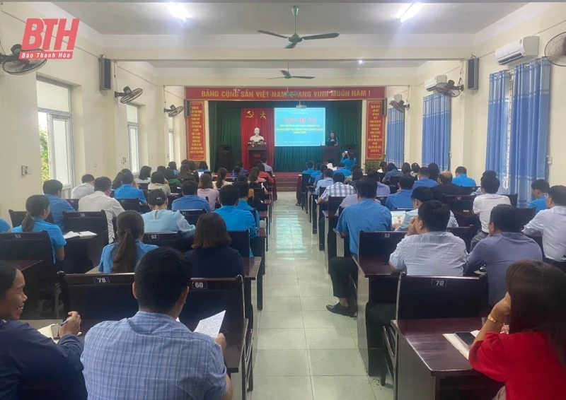 Bồi dưỡng lý luận chính trị và nghiệp vụ công tác công đoàn