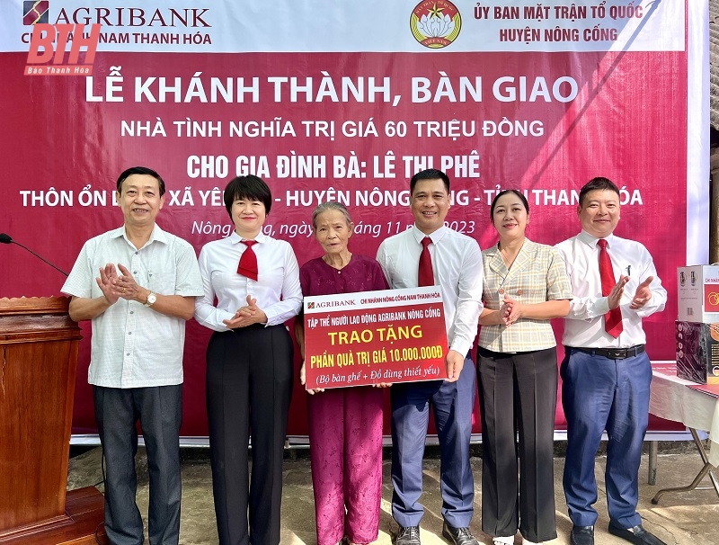 Agribank Nam Thanh Hóa bàn giao nhà tình nghĩa cho gia đình có hoàn cảnh khó khăn tại huyện Nông Cống