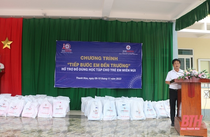 Lan tỏa yêu thương từ chương trình “Tiếp bước em đến trường”
