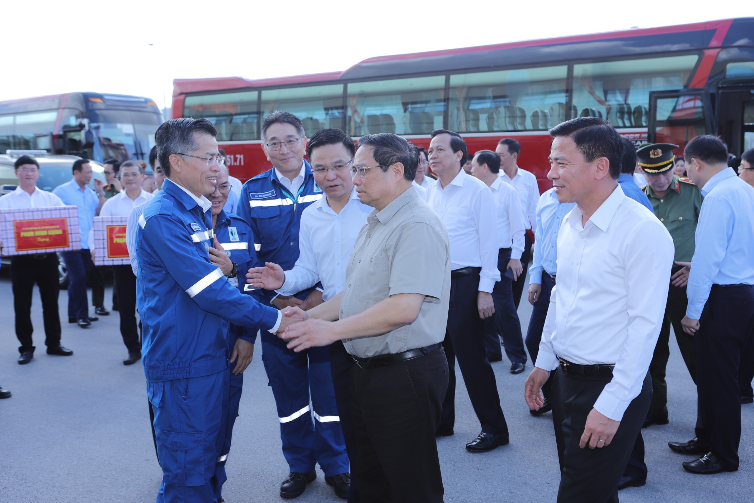 Thủ tướng Chính phủ Phạm Minh Chính dâng hoa, dâng hương Chủ tịch Hồ Chí Minh; thăm và làm việc tại Khu kinh tế Nghi Sơn