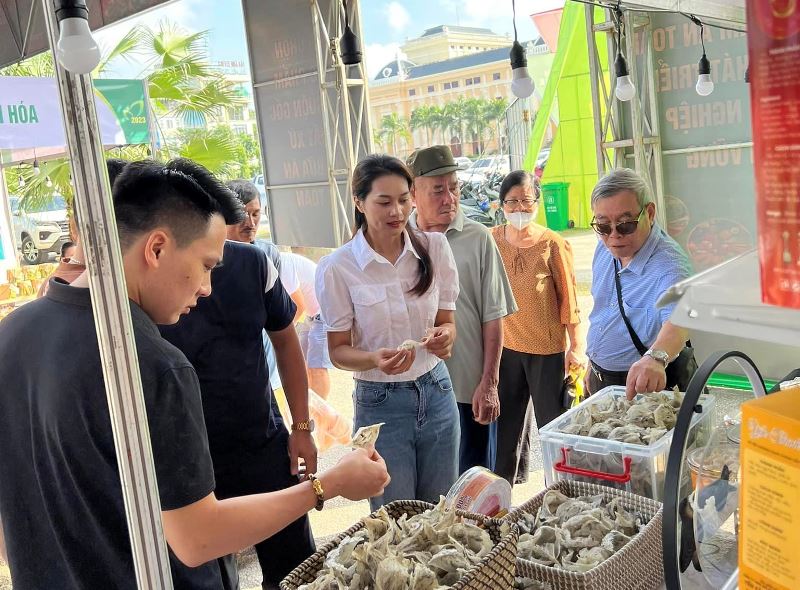 Doanh thu hàng hóa từ đợt trưng bày, giới thiệu sản phẩm nông sản thực phẩm an toàn tỉnh Thanh Hóa đạt 15 tỷ đồng