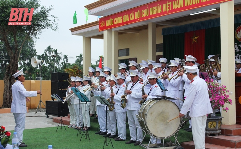 Phó Trưởng Đoàn ĐBQH tỉnh Mai Văn Hải dự Ngày hội Đại đoàn kết toàn dân tộc tại thôn 5 xã Nga Liên