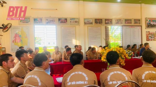 Góp phần nâng cao chất lượng đội ngũ bí thư chi bộ thôn, trưởng thôn của tỉnh Hủa Phăn, nước CHDCND Lào