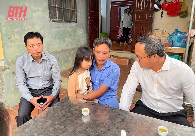 Thăm hỏi gia đình nạn nhân tử vong do tai nạn giao thông tại các huyện Hậu Lộc, Hoằng Hóa
