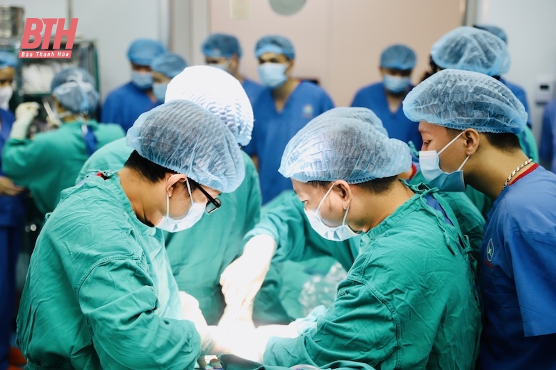 Chuyển giao quy trình kỹ thuật mới cho Bệnh viện Ung bướu tỉnh Thanh Hóa