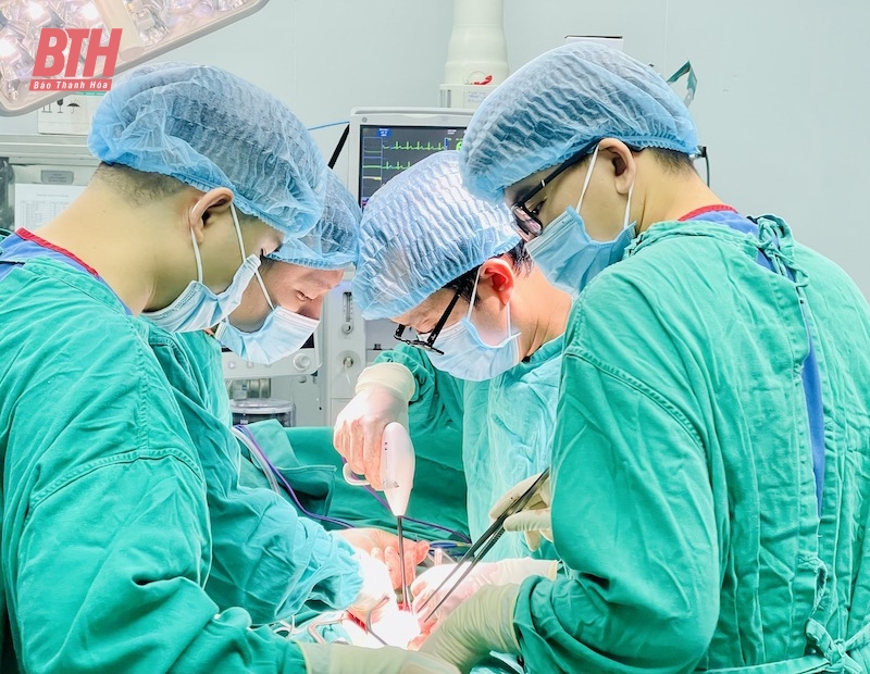 Chuyển giao quy trình kỹ thuật mới cho Bệnh viện Ung bướu tỉnh Thanh Hóa