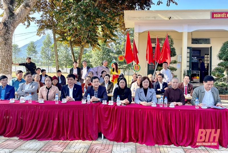 Trao tặng 650 suất quà cho các em học sinh nghèo, cận nghèo xã Lương Sơn