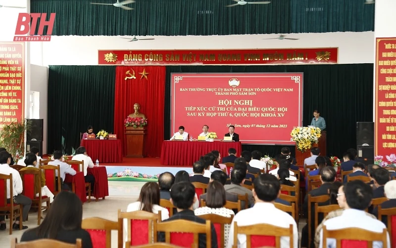 Đoàn ĐBQH tỉnh tiếp xúc cử tri huyện Hoằng Hóa và TP Sầm Sơn