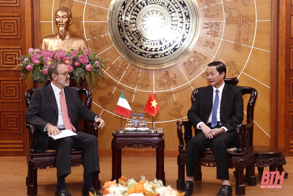 Chủ tịch UBND tỉnh Đỗ Minh Tuấn tiếp xã giao Đại sứ Italia tại Việt Nam