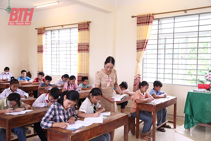 Khẩn trương hoàn thành việc biên soạn, thẩm định tài liệu giáo dục địa phương lớp 4, lớp 8 và lớp 11