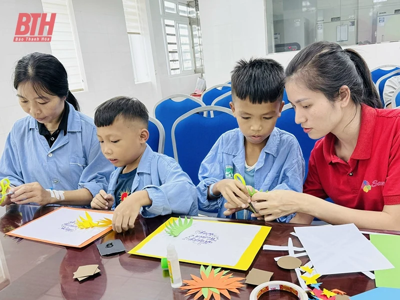 Những tuổi thơ “rơi lại” nơi bệnh viện