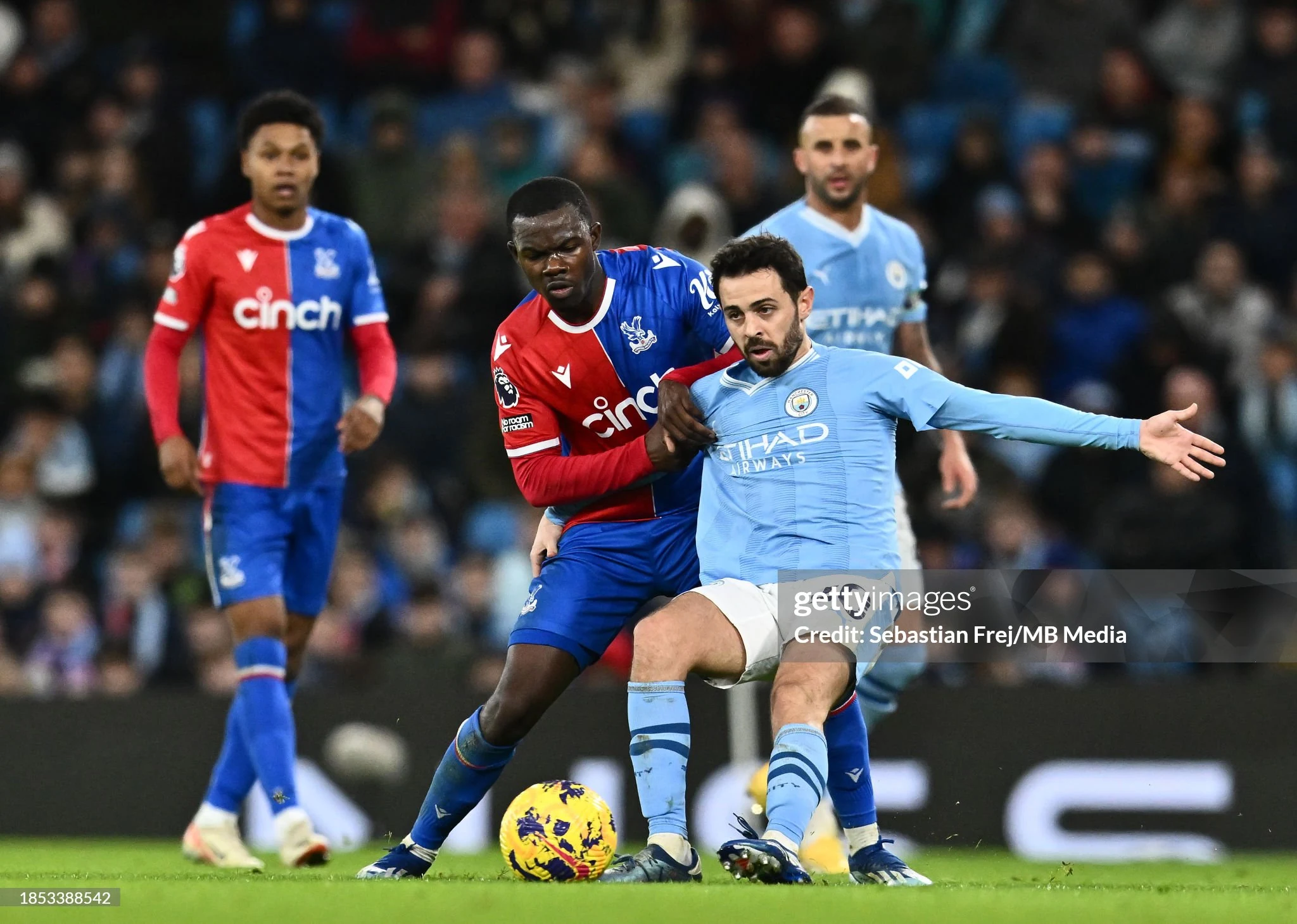 Thủ môn Bùi Tiến Dũng sắp cập bến Hoàng Anh Gia Lai; Man City rơi chiến thắng ở phút 90+5