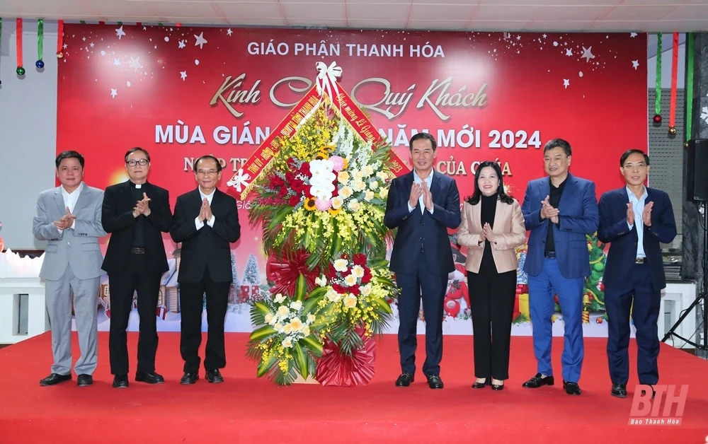 Phó Bí thư Tỉnh ủy Trịnh Tuấn Sinh thăm, chúc mừng Tòa Giám mục Thanh Hóa nhân Lễ Giáng sinh năm 2023