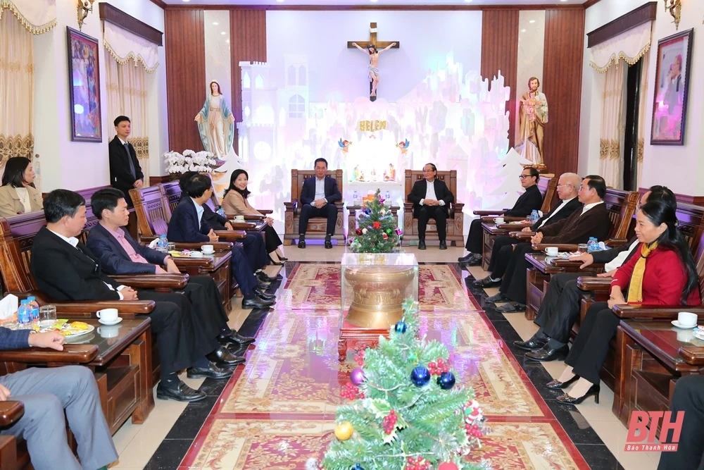 Phó Bí thư Tỉnh ủy Trịnh Tuấn Sinh thăm, chúc mừng Tòa Giám mục Thanh Hóa nhân Lễ Giáng sinh năm 2023