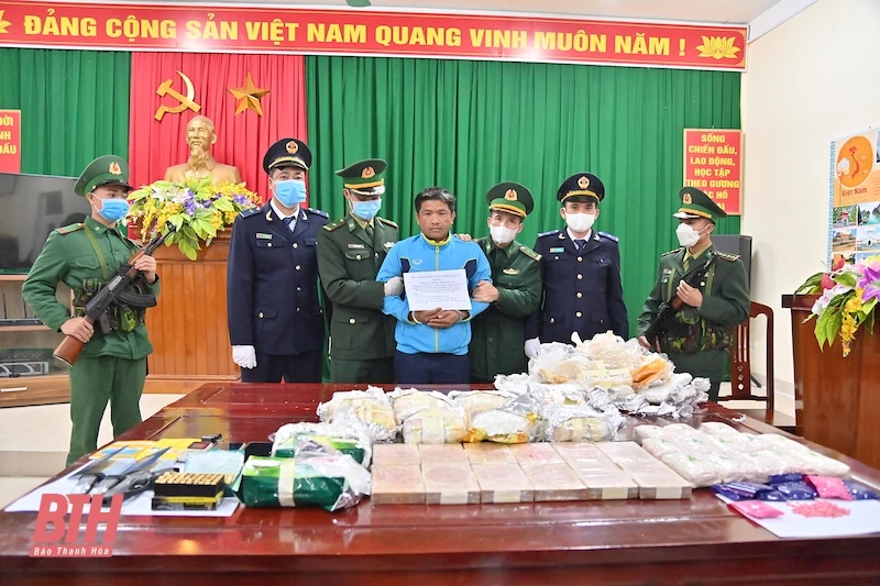 Bắt quả tang đối tượng người Lào vận chuyển hơn 21kg ma túy qua biên giới